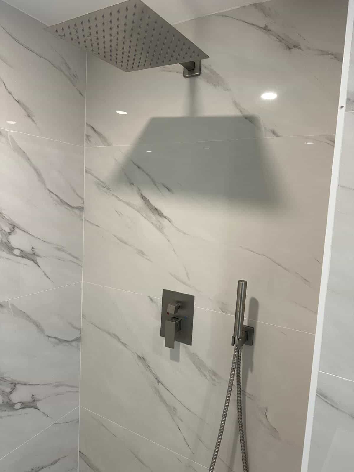 Before and after of a Bathroom remodeling by a plumber in Kendall