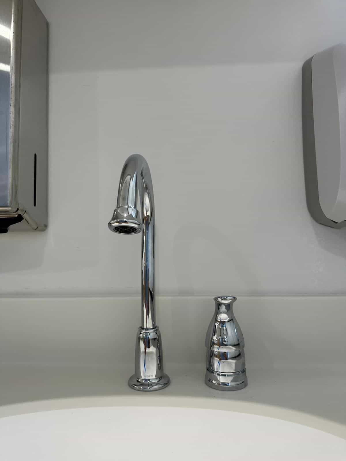 Before and after of a Faucet installation by a plumber in Kendall